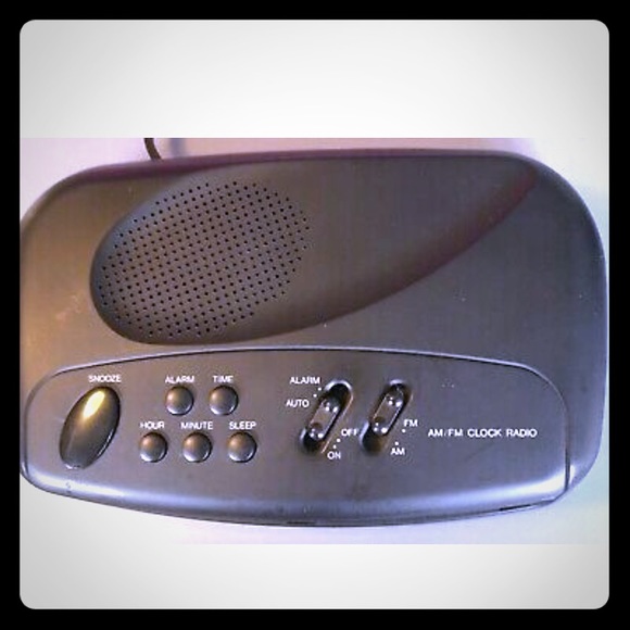 CLOCK AM FM RADIO DUAL ALARM CLOCK-RED LED - Picture 2 of 4